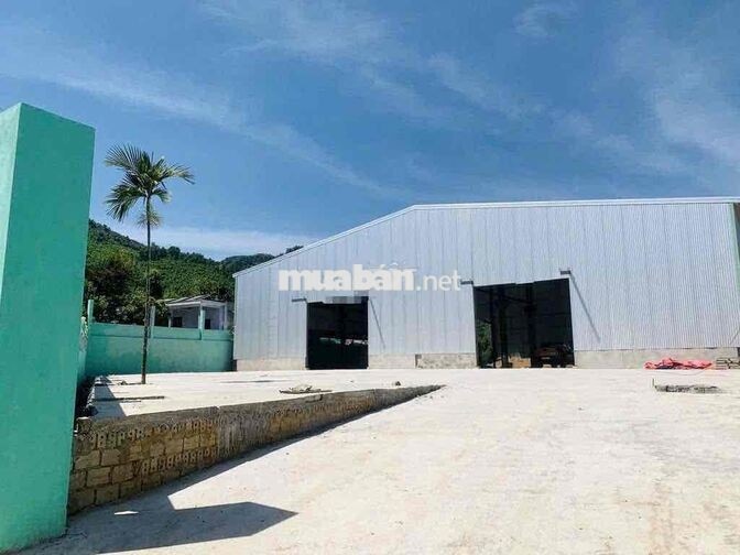 NHÀ XƯỞNG HOÀ VANG CUỐI ĐƯỜNG ÂU CƠ