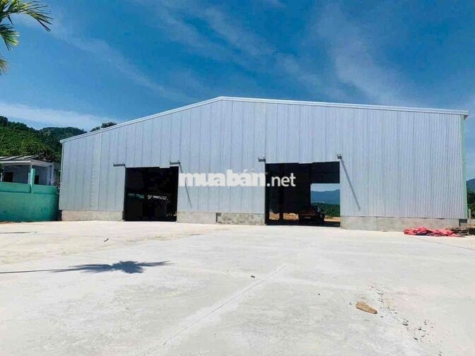 NHÀ XƯỞNG HOÀ VANG CUỐI ĐƯỜNG ÂU CƠ