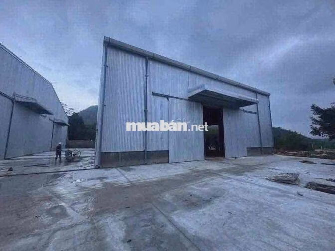 NHÀ XƯỞNG HOÀ VANG CUỐI ĐƯỜNG ÂU CƠ