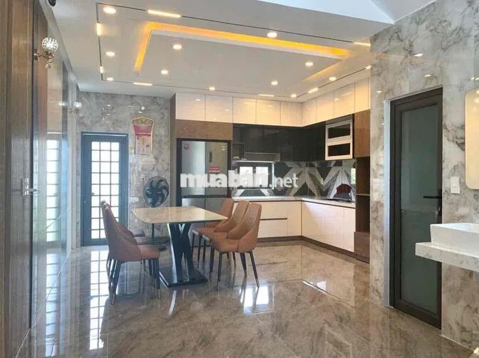 Nhà đẹp 3 tầng funl. nội thất Gần biển cho thuê