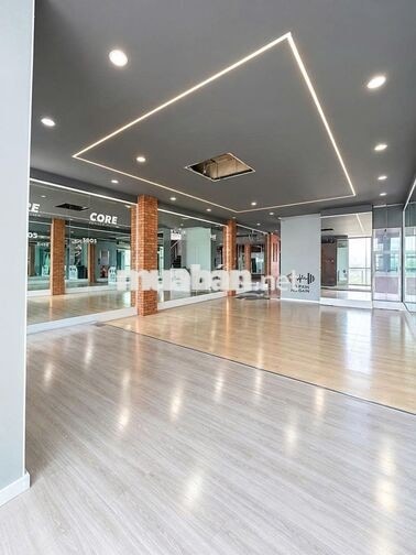 CHO THUÊ NHÀ 239 LÊ QUANG ĐỊNH - DT 6X35M - 5 LẦU SUỐT