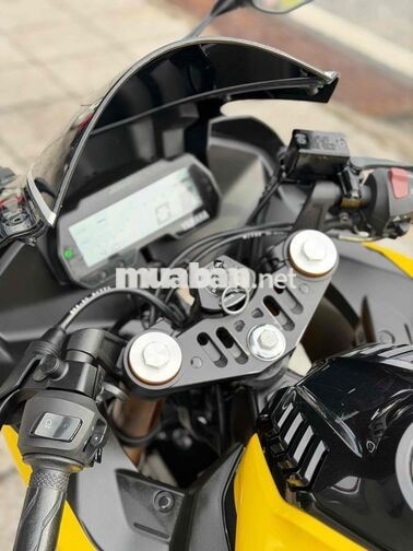Yamaha R15 V3 Vàng Đen