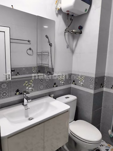 NHÀ TÂN MAI 40M2 GIÁ 6,3 TỶ MẶT TIỀN 4M NGÕ THÔNG