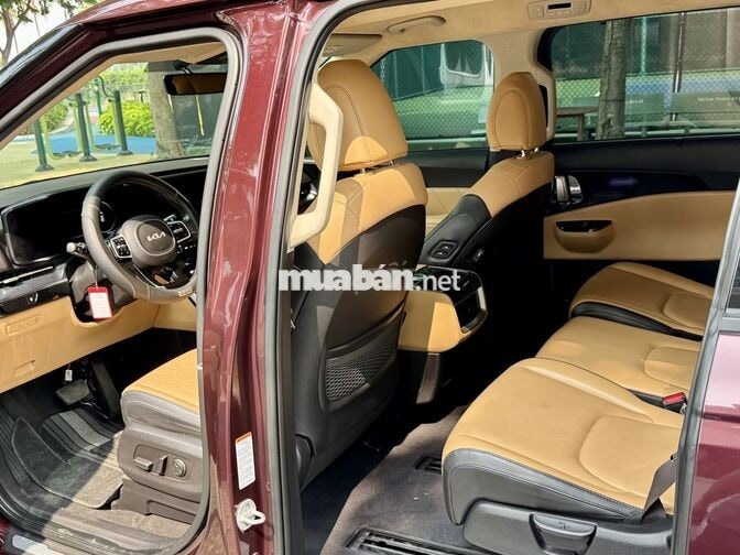 KIA Carnival Premium 8 chỗ model 2023 Đỏ ít đi