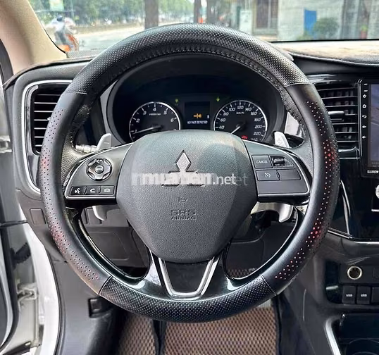 Mitsubishi Outlander CVT 2023 Trắng 7 chỗ