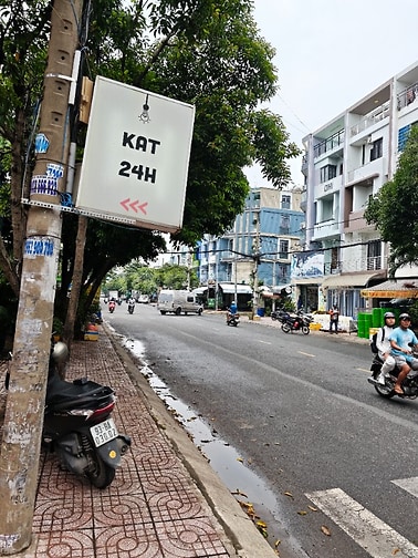 Mặt tiền đường 23 KDC Bình Phú 4.5x20 1 trệt 4 lầu