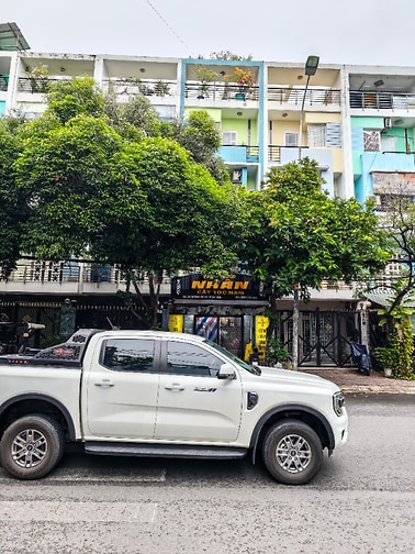 Mặt tiền đường 23 KDC Bình Phú 4.5x20 1 trệt 4 lầu