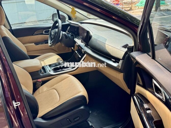 KIA Carnival Premium 8 chỗ model 2023 Đỏ ít đi