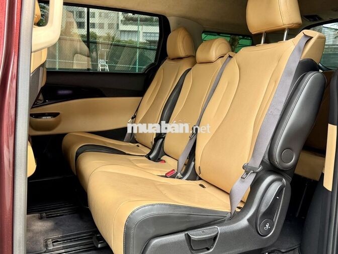 KIA Carnival Premium 8 chỗ model 2023 Đỏ ít đi