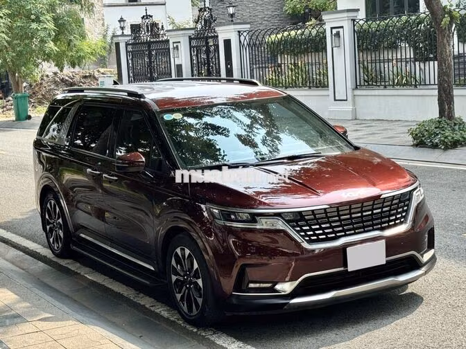KIA Carnival Premium 8 chỗ model 2023 Đỏ ít đi