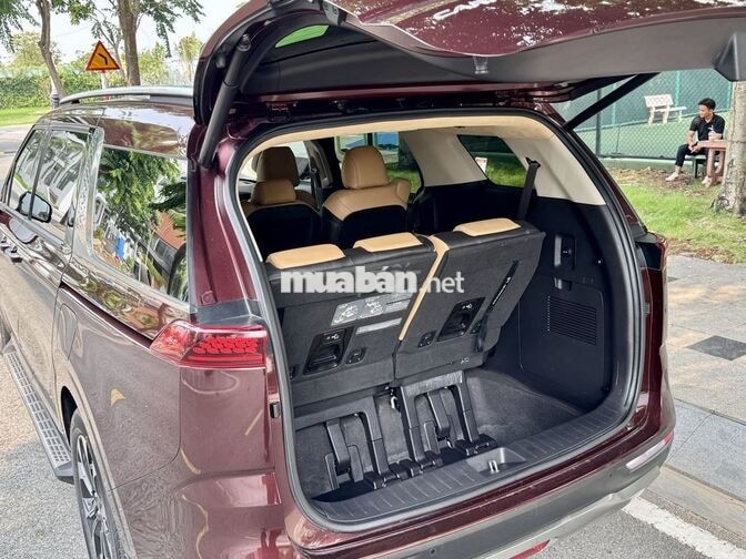 KIA Carnival Premium 8 chỗ model 2023 Đỏ ít đi