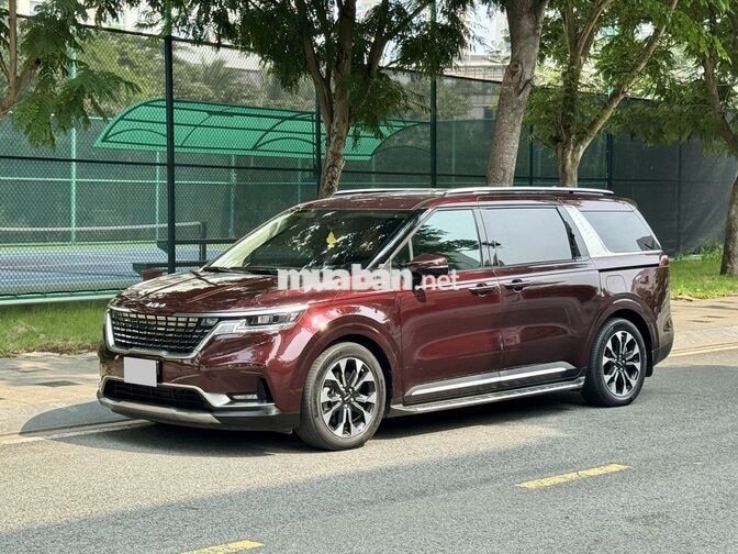 KIA Carnival Premium 8 chỗ model 2023 Đỏ ít đi