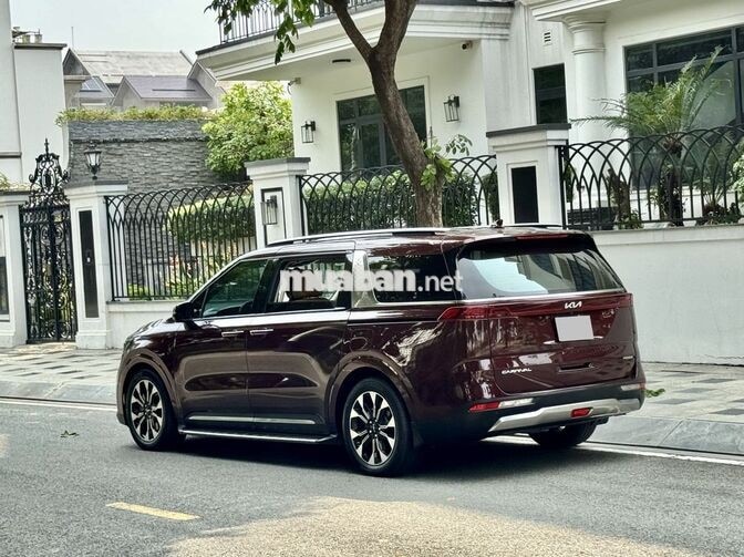 KIA Carnival Premium 8 chỗ model 2023 Đỏ ít đi