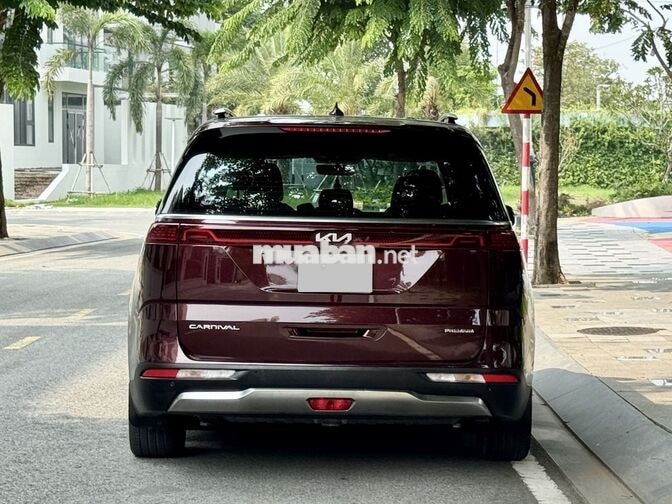KIA Carnival Premium 8 chỗ model 2023 Đỏ ít đi