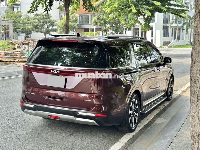 KIA Carnival Premium 8 chỗ model 2023 Đỏ ít đi