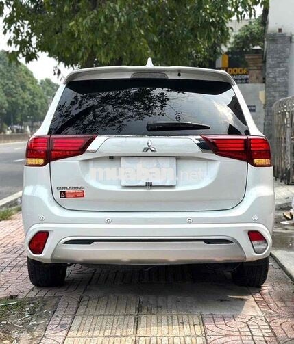 Mitsubishi Outlander CVT 2023 Trắng 7 chỗ