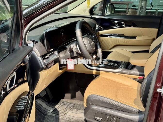KIA Carnival Premium 8 chỗ model 2023 Đỏ ít đi