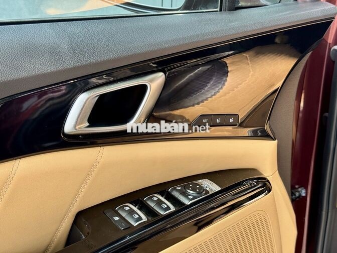 KIA Carnival Premium 8 chỗ model 2023 Đỏ ít đi