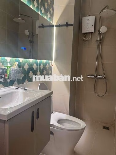 Nhà mới hoàn công đầy đủ , 3 tầng , sân thượng và chuồng Cu . Nội thât