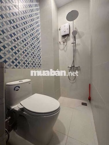 Nhà mới hoàn công đầy đủ , 3 tầng , sân thượng và chuồng Cu . Nội thât