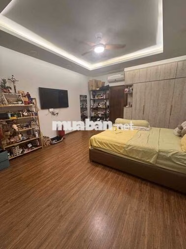 Nhà mới hoàn công đầy đủ , 3 tầng , sân thượng và chuồng Cu . Nội thât