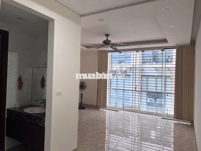 Cho thuê sàn tầng 2- 100m2 Khuất Duy Tiến, T. Xuân, HN