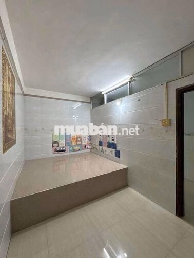 cho thuê nhà rộng rãi hẻm 123 Trần Hưng Đạo 