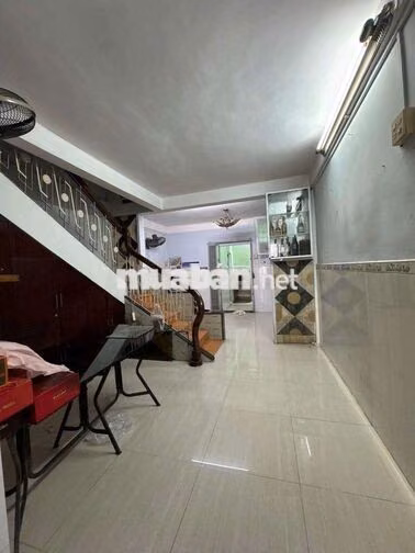 cho thuê nhà rộng rãi hẻm 123 Trần Hưng Đạo 