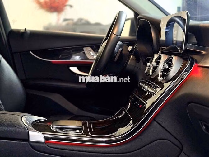 Mercedes GLC200 Facelift V1 2022 màu đen giá tốt