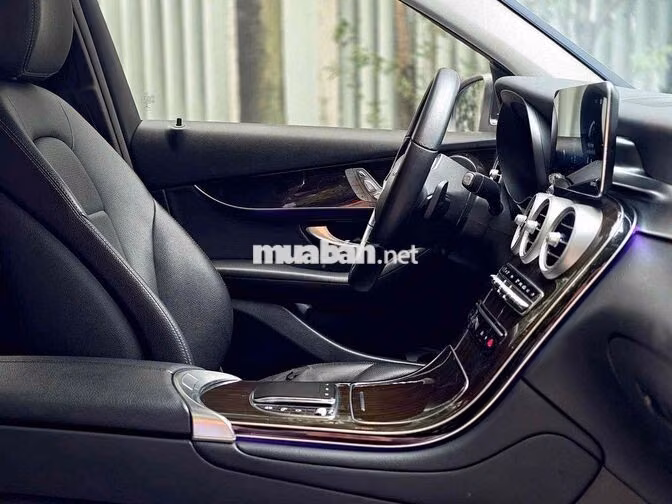 Mercedes GLC200 Facelift V1 2022 màu đen giá tốt