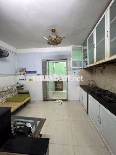 cho thuê nhà rộng rãi hẻm 123 Trần Hưng Đạo 