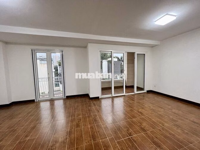 NHÀ ĐƯỜNG CỘNG HÒA  DIỆN TÍCH: 7X20M HẦM TRỆT 3 LẦU, CÓ THANG MÁY