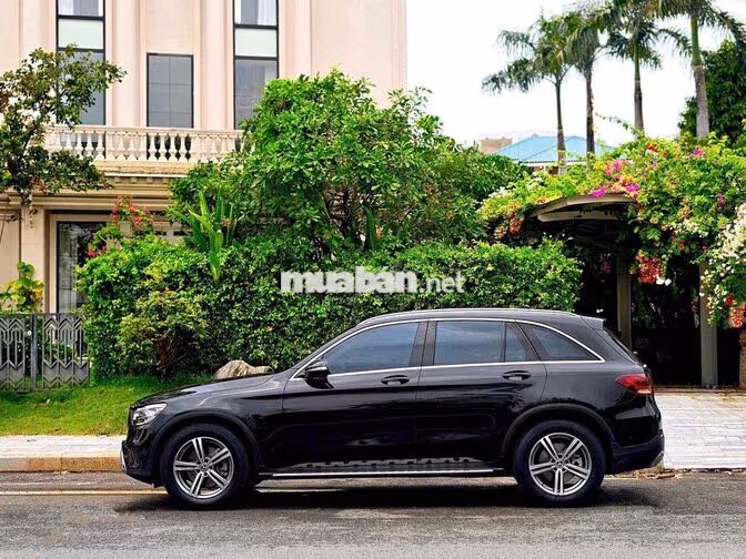Mercedes GLC200 Facelift V1 2022 màu đen giá tốt