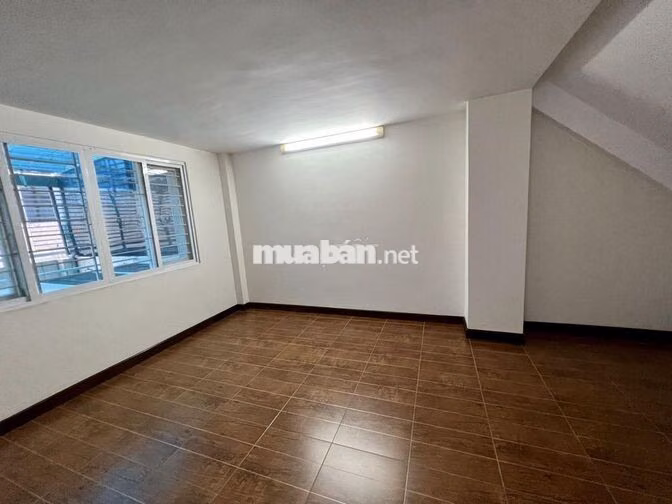 NHÀ ĐƯỜNG CỘNG HÒA  DIỆN TÍCH: 7X20M HẦM TRỆT 3 LẦU, CÓ THANG MÁY