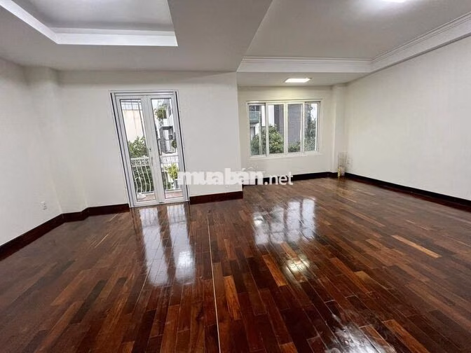 NHÀ ĐƯỜNG CỘNG HÒA  DIỆN TÍCH: 7X20M HẦM TRỆT 3 LẦU, CÓ THANG MÁY