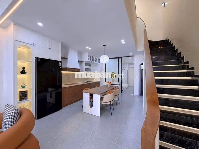 Cần cho thuê nhà đẹp 3 tầng đường Thanh Lương 18, Hòa Xuân 