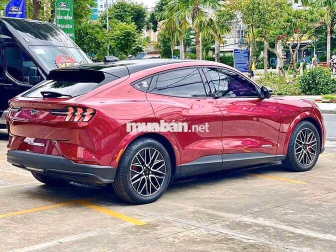 Ford Mustang Mach-E 2025 Điện Đỏ