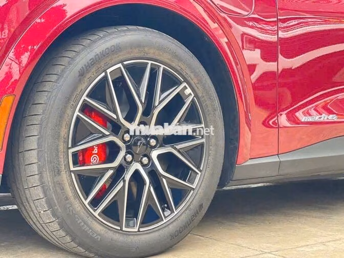 Ford Mustang Mach-E 2025 Điện Đỏ