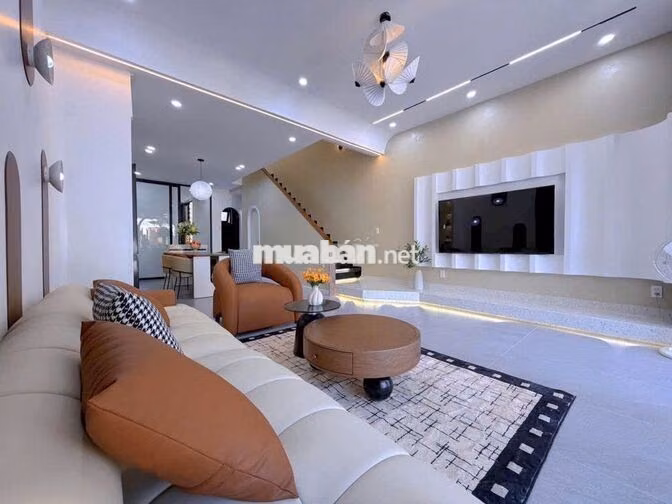 Cần cho thuê nhà đẹp 3 tầng đường Thanh Lương 18, Hòa Xuân 