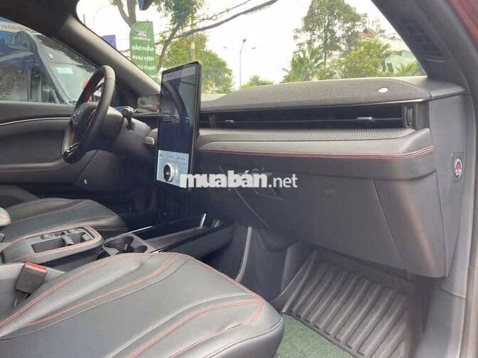 Ford Mustang Mach-E 2025 Điện Đỏ