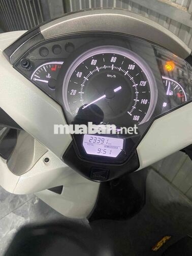 Honda SH Trắng Xăng