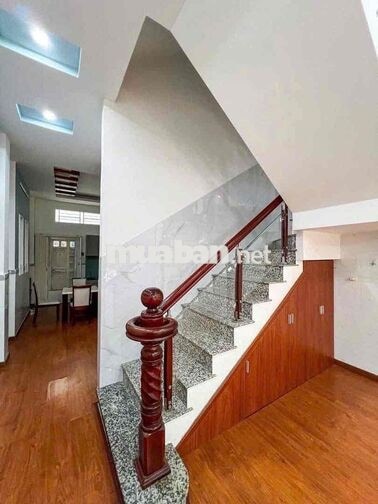 Nhà mới 2 lầu full nội thất KDC 91B