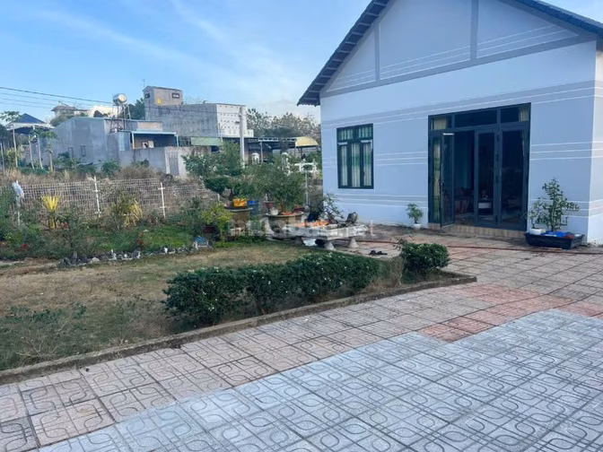 Chủ chuyển nơi ở, cần sang lại căn nhà vườn gấp trong tuần.