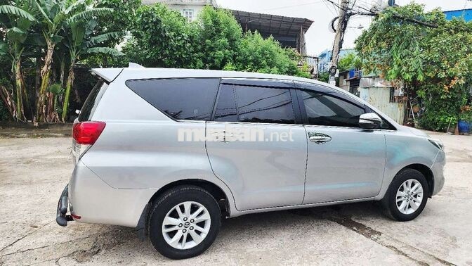 Toyota Innova 2.0E 2017 Số sàn Bạc 76.000 km