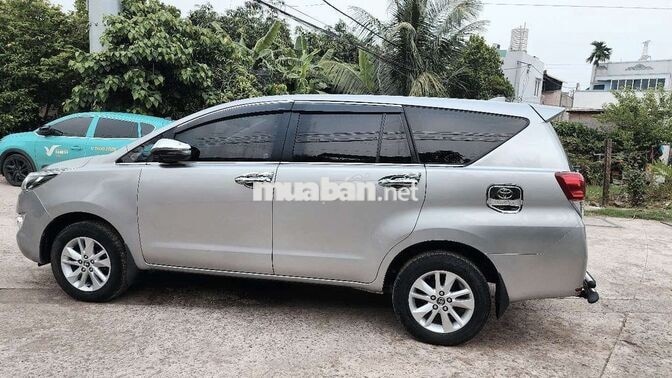 Toyota Innova 2.0E 2017 Số sàn Bạc 76.000 km