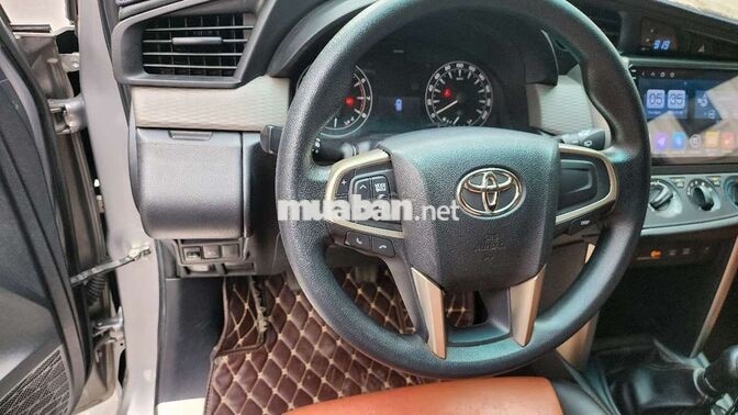 Toyota Innova 2.0E 2017 Số sàn Bạc 76.000 km