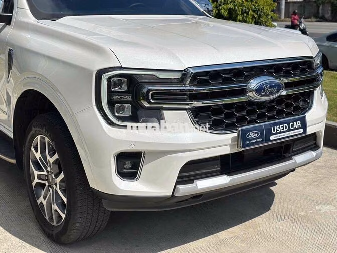 Cần bán Ford Everest Titanium 4x4 Trắng  siêu lứơt