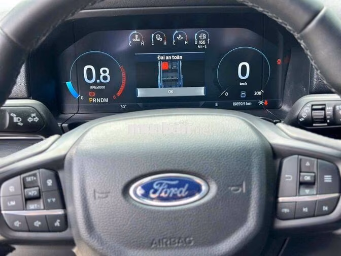 Cần bán Ford Everest Titanium 4x4 Trắng  siêu lứơt