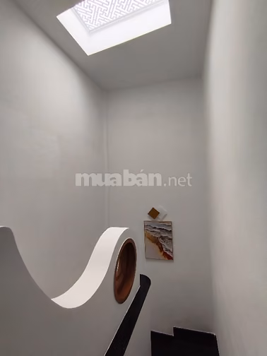 Nhà 2 Mặt Hẻm 3 Phòng Đủ Nội Thất 2 Tấm Đúc Hoàn Công