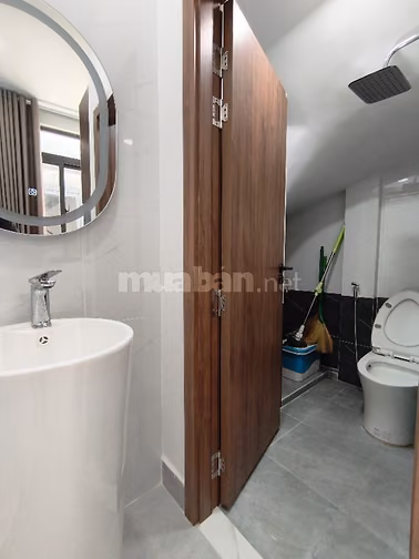 Nhà 2 Mặt Hẻm 3 Phòng Đủ Nội Thất 2 Tấm Đúc Hoàn Công